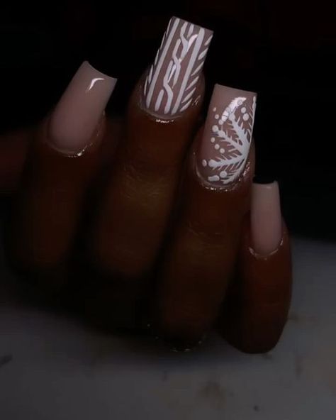 Nude And Red Acrylic Nails, Nude Sweater Nails, Gingerbread Nail Art, Nude Christmas Nails, Red Square Nails, Sweater Nails, Red Acrylic Nails, Cute Simple Nails, Diva Nails