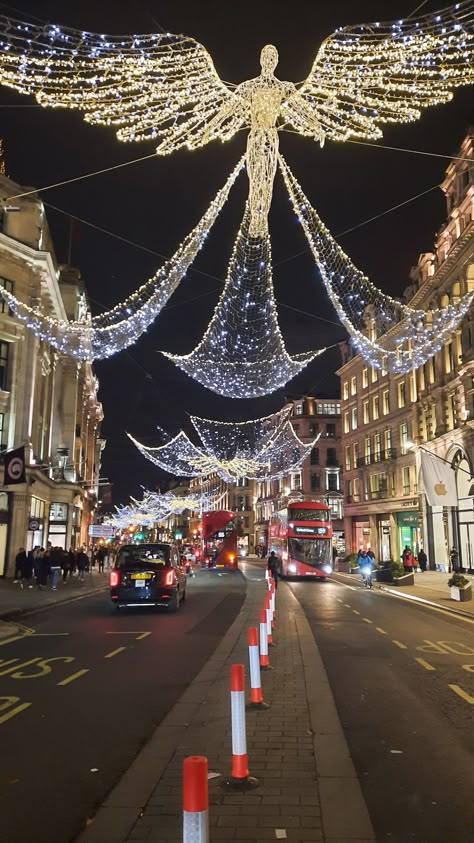 Oxford Street Lights, New Years Weekend, Views At Night, Uk Vibes, London City View, Winter Wonderland Wallpaper, Wonderland Wallpaper, England Christmas, Oxford Street London