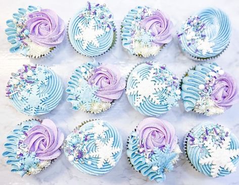 Are you on the hunt for some amazing frozen cupcake ideas? These gorgeous cakes will make any party shine! Disney cake ideas, frozen cupcakes, frozen birthday cake ideas, frozen cupcakes ideas, frozen cupcakes, frozen cupcake designs Frozen Theme Cake Ideas, Frozen Cupcake Cake Pull Apart, Frozen Cupcakes Ideas, Frozen Birthday Cupcake Ideas, Elsa Cupcakes Ideas, Frozen Cupcake Ideas, Frozen Themed Cupcakes, Frozen Cupcakes Birthday, Frozen Moodboard