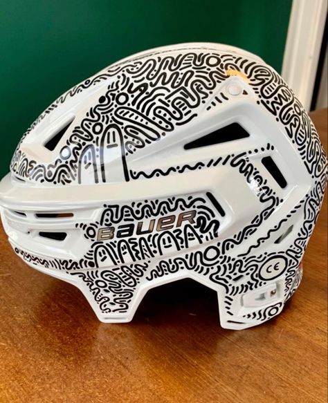 Painted Snowboard Helmet, Painted Helmet, Helmets Design, Painted Objects, Motorcycle Helmet Design, Helmet Art, Skate Helmet, Snowboard Helmet, Helmet Paint