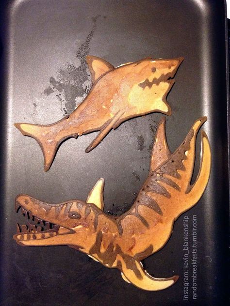 Shark and Liopleurodon. #dinosaur #randombreakfasts Essen, Shark Shaped Food, Shark Egg, Shark Food, Shark Themed Party, Pancake Art, Food Shapes, Shark Themed, Shark Week