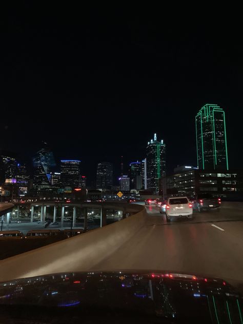 Downtown Dallas At Night, Down Town Dallas, No Face Body Pictures, Calm Pics, Dallas Photography, Dallas City, Night Skyline, Dump Ideas, Fotos Aesthetic