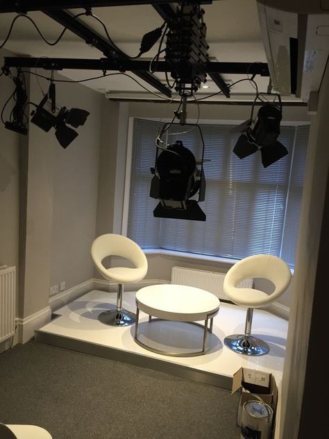 Video Setup Studio, Youtube Interview Setup, At Home Film Studio, Video Sets Design, Production Studio Ideas, Podcasts Studio Design, Tv Production Studio, Interview Setup Design, 2 Person Podcast Setup