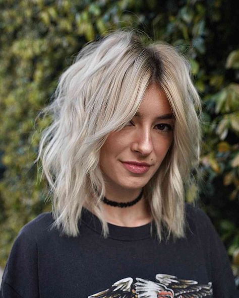 32 Trendiest Long Shaggy Bob Haircuts for Carefree Women Mid Length Haircut For Thick Hair With Layers, Long Shaggy Bob, Corte Shaggy, Shaggy Cut, Medium Shag Hairstyles, Layered Thick Hair, Shaggy Bob Hairstyles, Shaggy Bob Haircut, Modern Shag Haircut