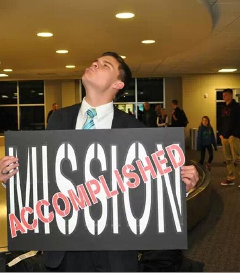 Returning missionary. If someone made me this sign for when I got back I would pose with it the whole night. This is so going to be me! Missionary Homecoming Signs, Missionary Homecoming, Mormon Humor, Homecoming Signs, Yellow Ocean, Mormon Missionaries, Mormon Memes, Lds Memes, Homecoming Posters