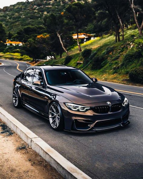 Bmw Car Aesthetic, Tokyo Drift Cars, Rich Cars, Dream Cars Bmw, Motor Mobil, F80 M3, Aesthetic Cool, Bmw Wallpapers, Aesthetic Car