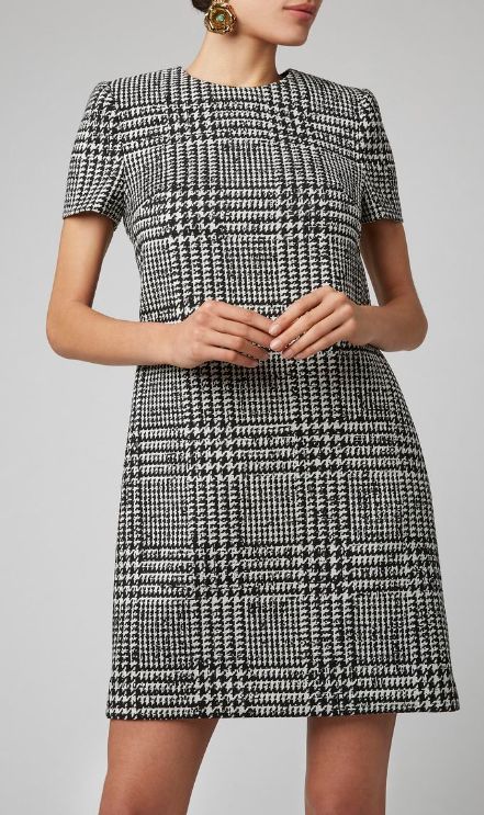 Work From Home, but make it Stylish! – Fashhouse.com Shift Dress Outfit Work, Shift Dress Outfit, Shift Dresses For Women, Carolina Herrera Fashion, Shift Dresses Work, Tweed Fashion, Work Outfit Inspiration, Shift Dress Casual, Mini A