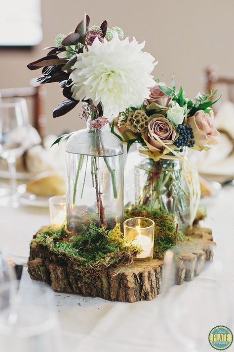 Tree slices as a base for the centerpieces at a garden, rustic or enchanted forest wedding Enchanted Forest Prom, Enchanted Forest Decorations, Deco Champetre, Enchanted Forest Wedding, Tree Stumps, Enchanted Wedding, Rustic Wedding Table, Forest Decor, Forest Theme