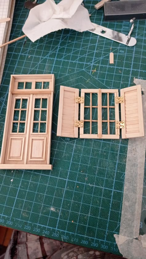 Easy Cardboard Crafts, Doll Furniture Diy, Mini Doll House, Doll House Plans, Doll House Crafts, Architecture Model House, Dollhouse Miniatures Diy, Miniature Diy, Barbie Furniture