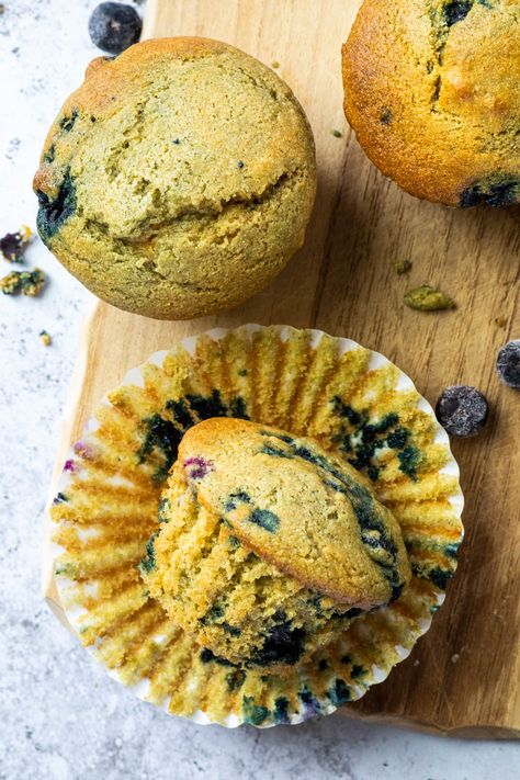 Vegan Blueberry Muffin Recipe, Recipe With Blueberries, Vegan Oil Free, Vegan Blueberry Muffins, Muffins Vegan, Vegan Snack Recipes, Plant Based Desserts, Berry Muffins, Vegan Muffins