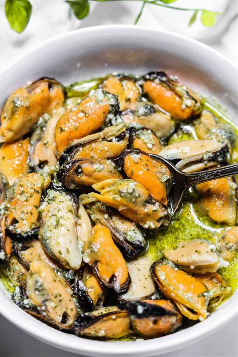 Cooking Mussels Recipes, How To Cook Muscles Seafood, How To Cook Muscles, No Shell Mussels Recipe, Steamed Mussels Recipe Garlic, Seafood Muscle Meat Recipe, Garlic Mussels Recipe Butter, Recipes Using Frozen Mussels, Marinated Mussels Recipe