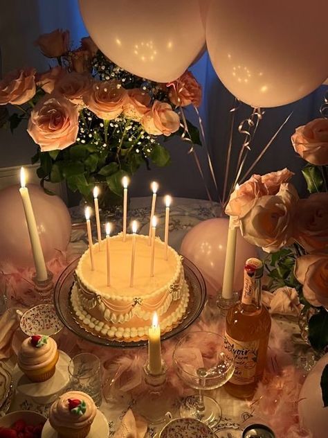 20th Birthday Surprise Ideas, 27 Birthday Decoration Ideas, Cozy Birthday Party Ideas, 21sr Birthday Ideas, Simple Sweet 16 Party Ideas, Coquette Birthday Party Decorations, Celebration Decoration Ideas, Birthday Set Up, Floral Birthday Decor