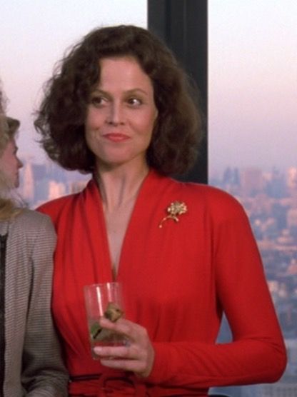 Sigourney Weaver - Working Girl (1988) - Red Dress Working Girl Movie, Chair Pose Yoga, Female Actors, Hip Flexor Stretch, Melanie Griffith, Sigourney Weaver, Power Dressing, Movie Fashion, Movie Reviews