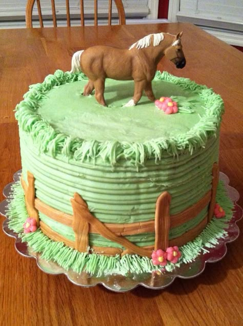 Horse Cake Tutorial, Easy Horse Cake Ideas, Horse Party Cake, Diy Horse Cake, Horse Birthday Cake Girl, Easy Horse Cake, Horse Cakes Birthday, Cowgirl Cakes Birthday, Horse Birthday Cakes