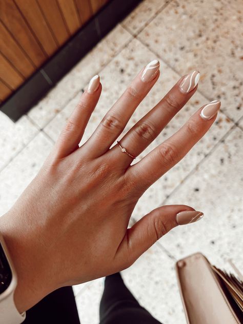 Asymmetrical nail design with the perfect neutral color combo ⚡️ Nails Asymmetrical, Asymmetrical Nail Design, Asymmetric Nails, Tan And White Nails, Asymmetrical Nails, Cream Nails Designs, Nails Cruise, White Nail Design, Neutral Nail Art