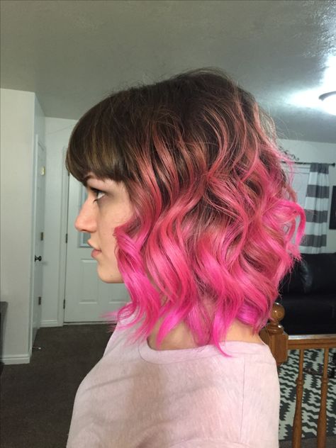 Pink hair, ombré, rose gold to hot pink. Pink Ombre Hair With Bangs, Brown To Pink Ombre Hair Short, Brown Hair With Pink Ends, Ombré Rose Gold, Pink Bangs, Reverse Ombre Hair, Rose Gold Hair Ombre, Brown Ombre Hair Color, Hair References