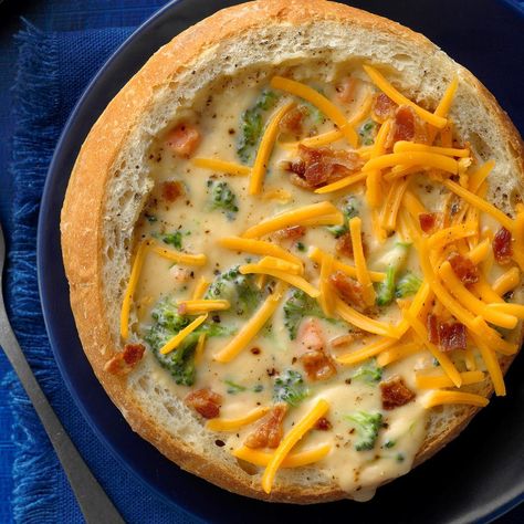 Cheesy Broccoli Soup in a Bread Bowl Soup In A Bread Bowl, Soup With Cheese, Cheese And Broccoli, Soup Bread, Homemade Bread Bowls, Cheesy Broccoli Soup, Bread Bowl Recipe, Cheesy Broccoli, Best Soup Recipes