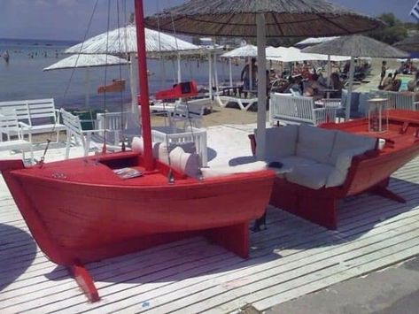 Sand Pits For Kids, Boat Bookcase, Boat Furniture, Boat Bar, Boat Bed, Deco Marine, Boat Decor, Garden Shelves, Old Boats