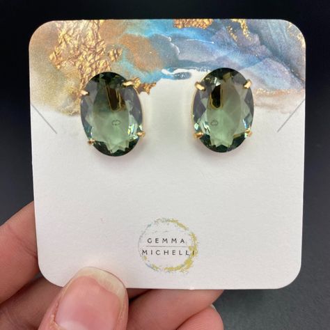 Indulge In Luxury With Our Classic Oval Earrings. Crafted With Large, Reconstituted Stones In Various Colors, These Elegant Studs Add A Touch Of Sophistication To Any Outfit. Perfect For Both Special Occasions And Everyday Wear, These Earrings Are A Must-Have For Those Who Appreciate Refined Style. Made Of: Reconstituted Prasiolite (Green Amethyst) 18k Gold Plating (10 Microns) Over Brass Made In Brazil Disclaimer: Please Note That All Semiprecious Stones Have Imperfections And Are Part Of Their Mikimoto Pearl Earrings, White Sapphire Earrings, Jewelry Classic, Oval Earrings, Heart Dangle Earrings, Long Drop Earrings, Oval Earring, Refined Style, Bow Earrings