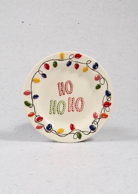 Hand Painted Lights Christmas Plate (19cm) Diy Christmas Plate, Xmas Plates, Christmas Dinner Set, Christmas Pottery, Clay Owl, Diy Pottery Painting, Christmas Plate, Pottery Painting Designs, Hand Painted Christmas