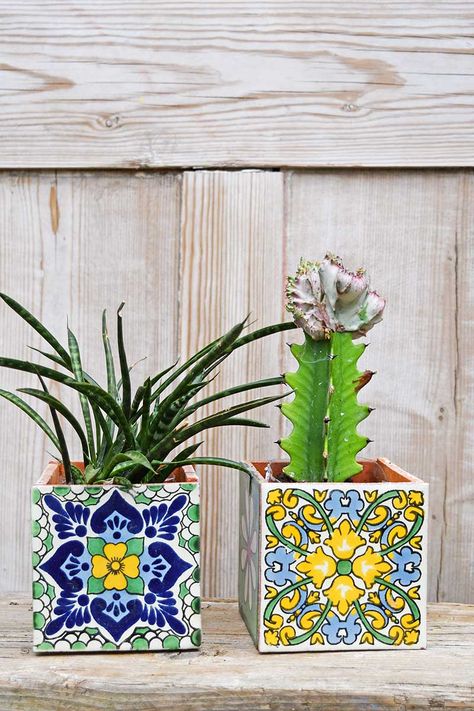 Vasos Vintage, Decoration Shabby, Tile Crafts, Mexican Tile, Deco Floral, Diy Planters, Boho Diy, Mason Jar Diy, Mason Jar Crafts