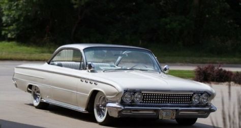 Bellflower Style: 1961 Buick Invicta Custom Buick Invicta, Dream Garage, American Muscle Cars, Classic Cars Trucks, Classic Cars Online, Lowrider, Vintage Car, Car Insurance, Classic Vintage