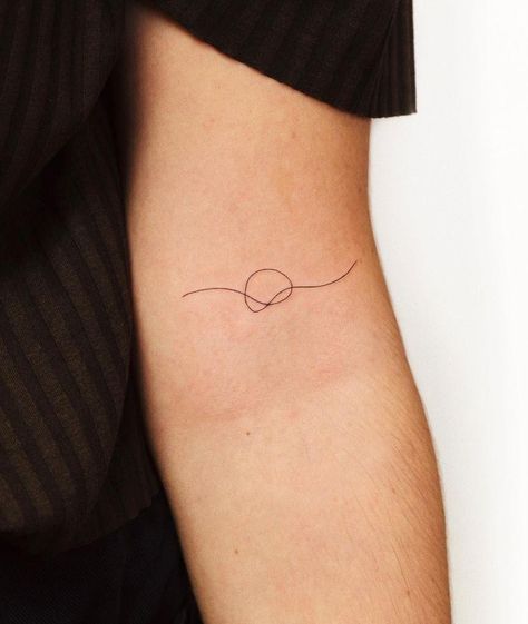 Bonded Tattoo Ideas, Shared Tattoo Ideas, Invisible String Theory Tattoo, Invisible Strings Tattoo, Thread Tattoo Ideas, String Theory Tattoo, Red String Theory Tattoo, Invisible String Tattoo Taylor Swift, String Tattoo Ideas