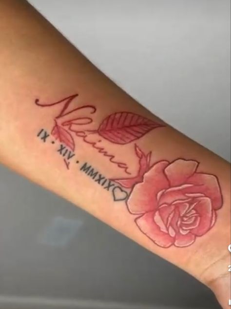 Medium Name Tattoo, Tattoo For My Mom Ideas Mother Daughters, Baddie Name Tattoos, Tattoos Of Moms Name, Names Tattoos Ideas, Tattoo Ideas With Mom And Daughter, Moms Name Tattoo Ideas Daughters, Medium Size Tattoos For Women Arm, Family Name Tattoo Ideas For Women