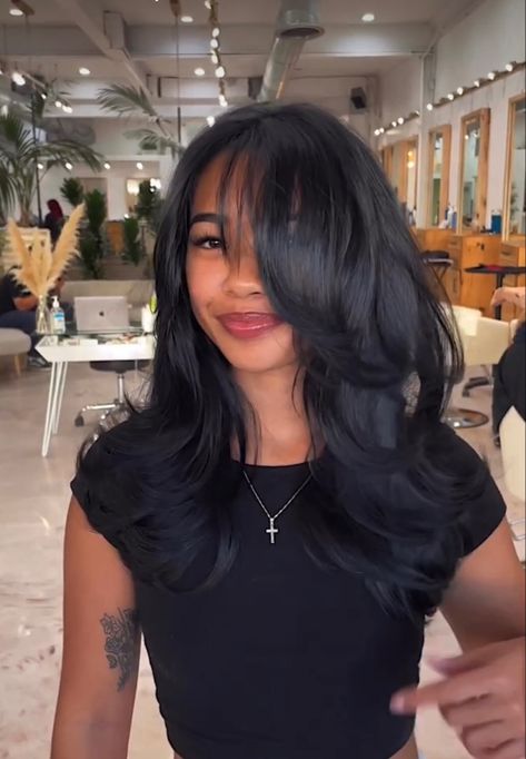 Haircut Styles Shoulder Length, Balayage Hair Natural Curls, Black Women Layers Hairstyles, Mastros Steakhouse Outfit, Vintage Haircut Women Long, Black Haircut Women Long, Medium Black Layered Hair, Brunette Haircut Medium, Straightened Wolf Cut