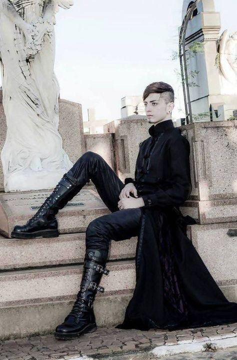 Dark Mens Fashion, Goth Male, Gothic Mode, Vampire Clothes, Goth Guys, Gothic Men, Goth Boy, Vampire Goth, Romantic Goth