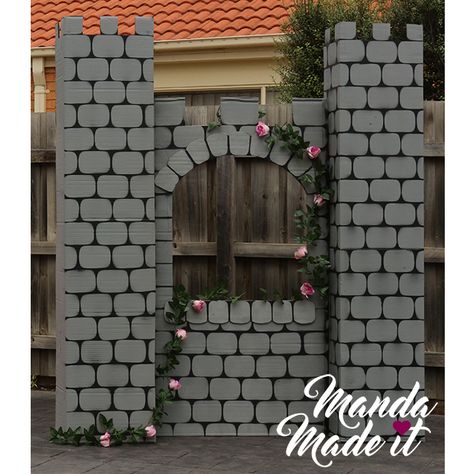 Princess Photo Booth, Wonderland Classroom, Diy Castle, Princess Tea Party Birthday, Princess Friends, Fairytale Ball, Princess Backdrops, Pink Princess Party, Castle Backdrop