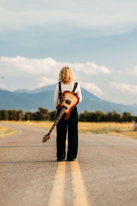 Senior Picture Ideas For Music Lovers, Iconic Music Photos, Musician Senior Photos, Senior Picture Ideas For Musicians, Senior Photo With Guitar, Guitar Portrait Photography, Guitar Shop Photoshoot, Senior Picture Ideas Musician, Guitar Photoshoot Aesthetic