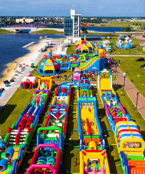 Get Bouncing, The World’s Largest Inflatable Bouncy Castle Is Coming To Brisbane | Urban List Brisbane Big Bounce House, Jump House, Big Bounce, Park Outfit, Inflatable Obstacle Course, Houses In America, Inflatable Water Park, Bouncy House, Bouncy Castle