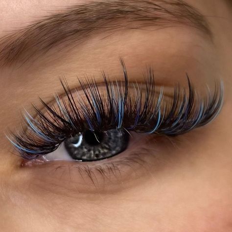 Classic Lash Extensions With Color, Christmas Lashes Extensions, Christmas Lash Extensions, Lashes Extensions Cat Eye, Coloured Eyelash Extensions, Lashes Lengths, Eyelash Extensions Pictures, Lashes With Color, Color Eyelashes