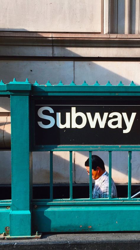 New York Subway Photography, Passenger Aesthetic, Nyc Subway Aesthetic, Nyc Subway Station, Subway Photoshoot, Nyc Picture Ideas, Subway Photography, Subway Aesthetic, Iconic Portraits