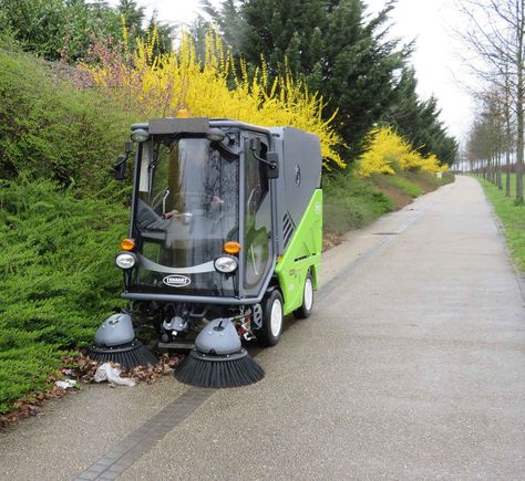 636 Green Machines Compact Air Sweeper alt 2 Urban Forest Design, Rc Construction Equipment, Solar Charging Station, Street Sweeper, Electric Cargo Bike, Road Sweeper, Future Transportation, Dream Mansion, Retro Gadgets