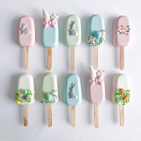 We Make It, You Break It 🔨 on Instagram: “Pretty pastel cakesicles 🐰🐣 • • • #easter #cakesicles #eastertreats #smashcakes #vaughansmashcakes” Pastel Cakesicles, Easter Cakesicles, Cake Sicles, Easter Themed Cakes, Easter Themed Treats, Easter Cupcakes Easy, Thanksgiving Chocolates, Popsicles Cake, Cake Popsicles