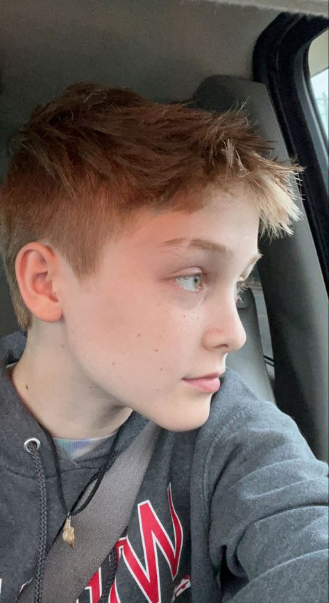 Trans Haircut Ftm Short, Short Androgynous Haircut, Ftm Haircut, Trans Boy Haircut, Ftm Haircuts, Androgynous Haircut, Androgynous Hair, Shaved Side Hairstyles, Short Hair Tomboy