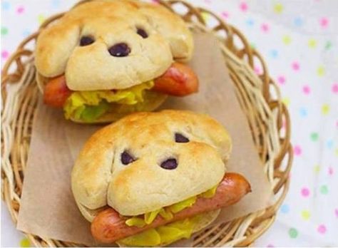 How-to-Bake-Dog-Shape-Hot-Dog-Sandwich-11 Animal Themed Food, Hotdog Sandwich, Creative Sandwich, Dog Bread, Snack Hacks, Kids Party Food, Food Themes, Kids Snacks, Party Snacks