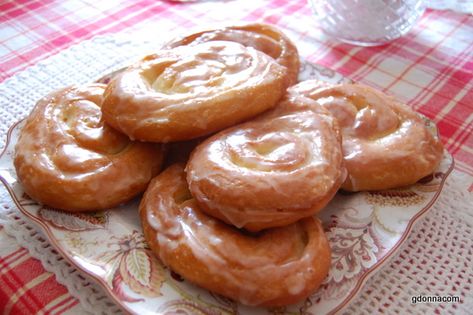 Homemade Honeybuns, Amazing Pancakes, Fried Desserts, Cinnamon Buns Recipe, Doughnut Recipe Easy, Cooking From Scratch, Homemade Donuts Recipe, Honey Bun, Eat Something