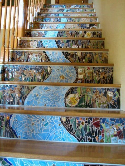 Gaudi stairway Mosaic Stairs, Painted Stairs, Diy Stairs, Stair Risers, Stairway To Heaven, Mosaic Projects, Mosaic Designs, Stained Glass Mosaic, Fireplace Surrounds