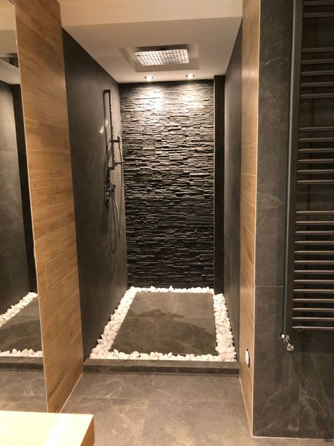 Stone shower Walk In Shower No Door No Glass Layout, Stone Shower Bathroom, Natural Shower Design, Luxury Big Bathroom, Stone Washroom, Modern Stone Bathroom, Natural Stone Bathroom Ideas, Stone Bathroom Ideas, Stone Shower Ideas