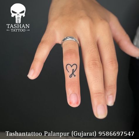 Tattoo Ideas For Girls Hand, Tatoos Woman Ideas Hand, Finger Tattoo Design For Women, Finger Music Tattoo, V Finger Tattoo, Small Couple Finger Tattoos, K Letter Tattoo Design Heart, Tatoos Couple Relationships, Finger Name Tattoos