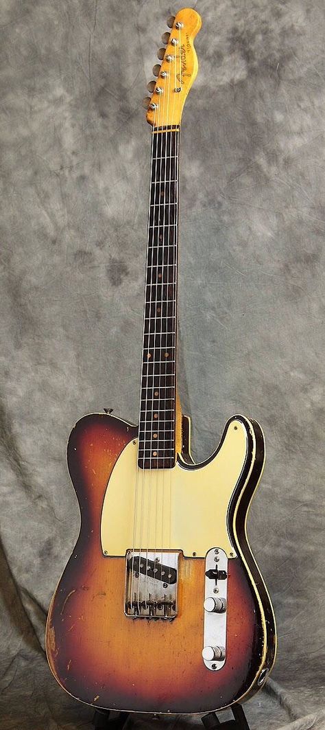 1959 Fender Custom Esquire Sunburst Vintage Telecaster, Fender Esquire, Fender Guitars Stratocaster, Learn Guitar Chords, Fender Vintage, Fender Electric Guitar, Stratocaster Guitar, Learning Guitar, Telecaster Guitar