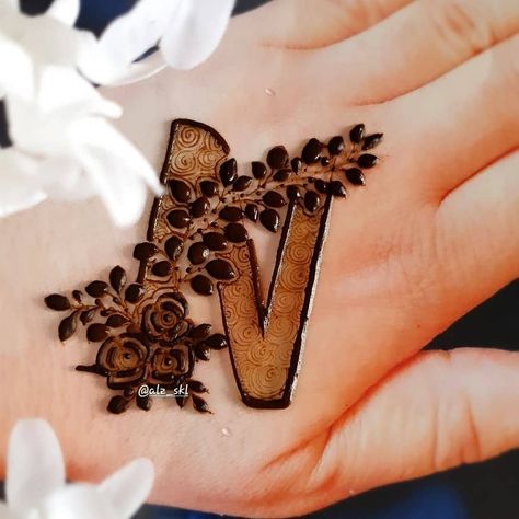 N Letter Mehndi Design, Tato Henna, Mehndi Designs 2018, Full Hand Mehndi, Rose Mehndi Designs, Mehndi Designs For Kids, Simple Mehndi Designs Fingers, Engagement Mehndi Designs, Full Mehndi Designs