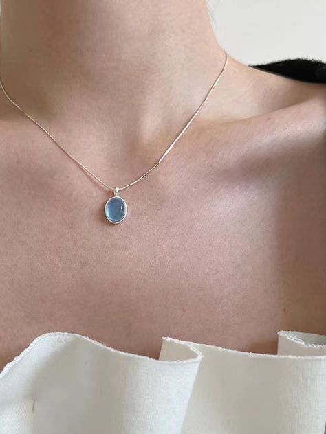 jewelry Dainty Silver Jewelry Aesthetic, Blue And Silver Aesthetic, Minimalist Accessories Jewellery, Silver Jewelry Aesthetic, Simplistic Jewelry, Ethereal Jewelry, Pretty Jewelry Necklaces, Simple Pendant, Minimalist Accessories