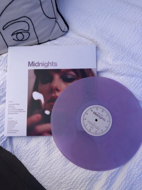 Midnights Vinyl, Iphone Images, Purple Aesthetic Background, Vinyl Aesthetic, Purple Vibe, Lavender Aesthetic, Color Vibe, Image Background, Vinyl Decor