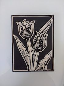 Tulip Lino Print, Tulip Linocut, Linocut Art Simple, Wood Printmaking, Printmaking Designs, Linoprint Ideas, Lino Cut Art, Flower Linocut, Linocut Tutorial