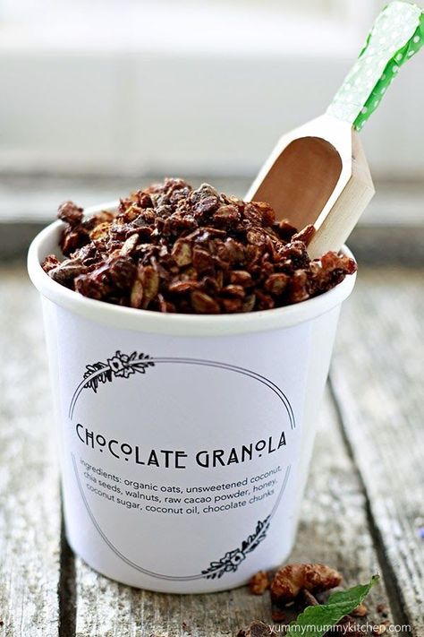 Healthy Chocolate Granola Recipe: Yummy Mummy Kitchen #glutenfree and #vegan friendly Healthy Chocolate Granola Recipe, Healthy Chocolate Granola, Chocolate Granola Recipe, Healthy Superfoods, Chocolate Granola, Yummy Mummy, Granola Recipe, Granola Recipes, Homemade Granola