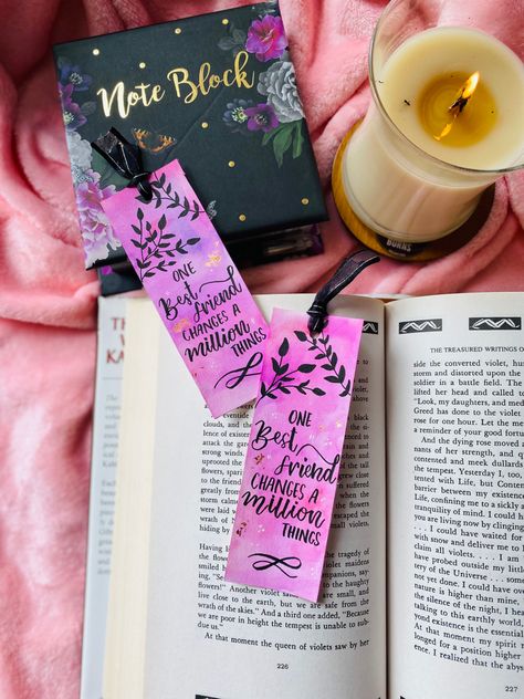 Makes the perfect gift for a best friend Friendship Bookmarks, Bff Books, Friendship Thoughts, Bookmarks Diy, Handmade Bookmarks Diy, 3 Best Friends, Handmade Bookmarks, Creative Bookmarks, Custom Bookmarks